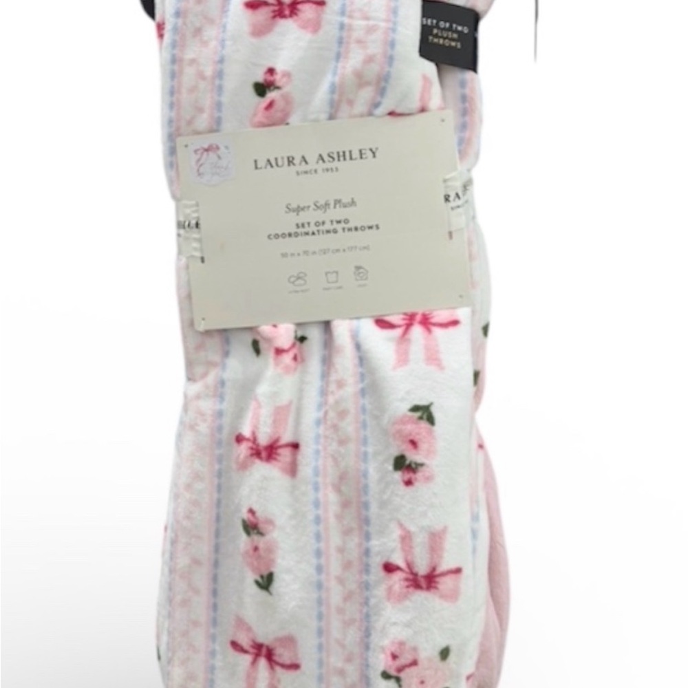 π πΈLaura Ashley Set of TWO Pink Plush Coordinating Throws NWT ~ π BOWS & πΈROSES - Picture 6 of 16